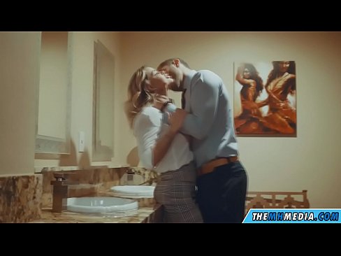 ❤️ ໃນເວລາທີ່ຜິວເນື້ອສີຂາວ busty seduces ທ່ານຢູ່ໃນຫ້ອງນ້ໍາສາທາລະນະ ໜັງໂປ້ສຸດໆ ຢູ່ພວກເຮົາ